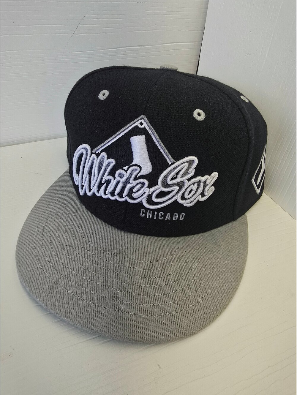 Chicago White Sox Snapback Hat Green Brim Two Tone Black Gray MLB '47 Brand